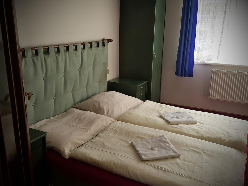 Harmony Hall Apartments Hradec Kralove Luaran gambar